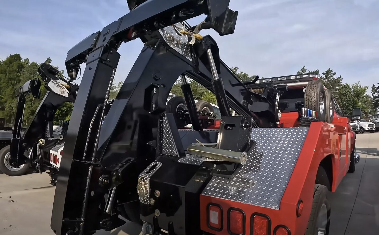 Heavy-Duty Recovery Equipment Heavy-duty towing truck with professional recovery equipment